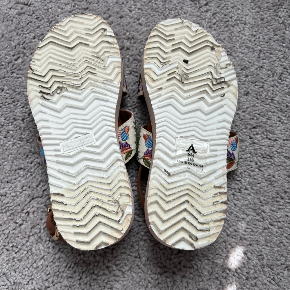 EUC Anthropologie Floral Embroidered Sandals 6 - Picture 6 of 8